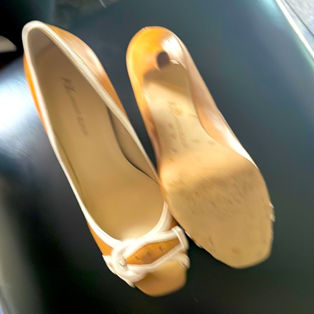 AK shoes tan and beige size 9